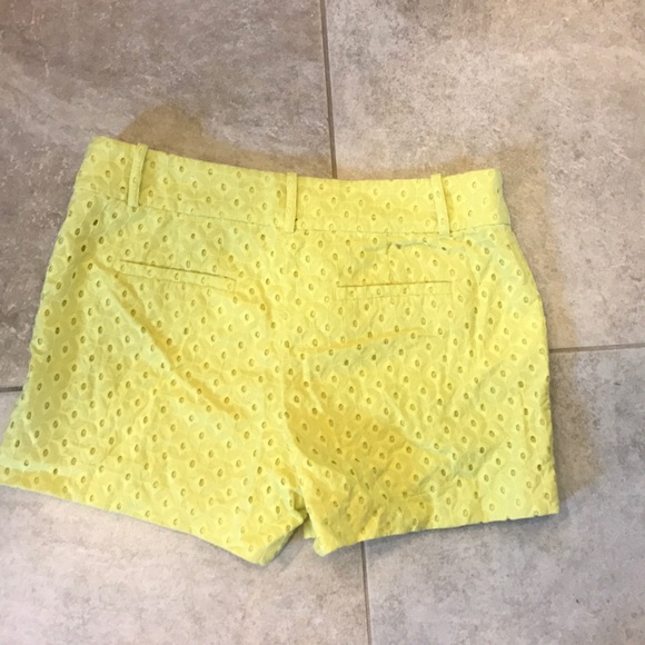Yellow textured shorts - Picture 2 of 2